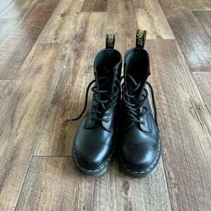 Dr Martens 1460 smooth black leather combat boots women’s size 5